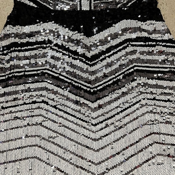 Beautiful GUESS Black and White Sequins Dress Size 6 - Picture 4 of 7